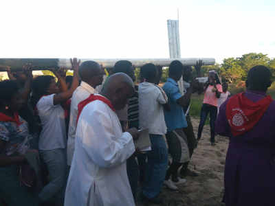 Pilgrims carrying a cross