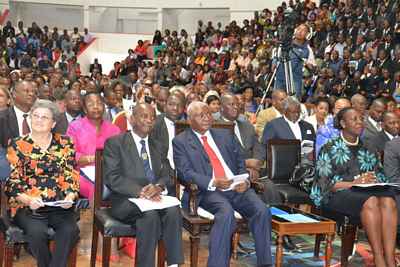 President of Mozambique watches consecration