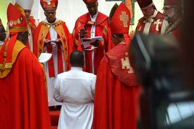 AB Thabo prays over Fr Carlos
